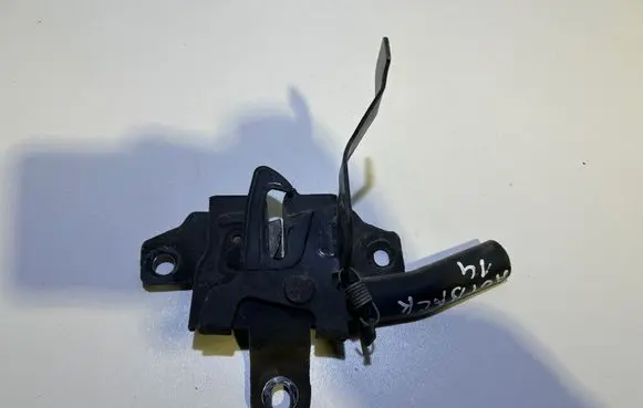 Engine bonnet/hood lock/catch