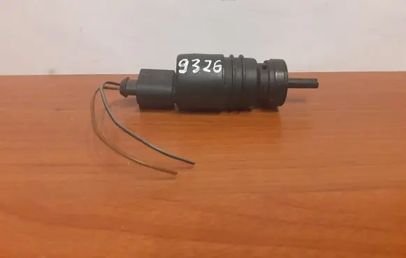 Mercedes-Benz E W211 Windscreen/windshield washer pump A0335450228 9326