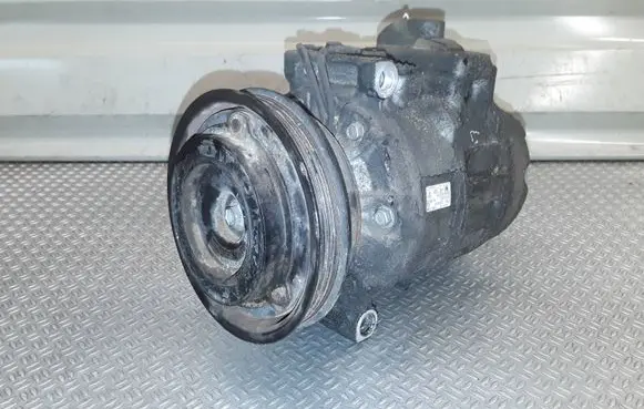 Volkswagen PASSAT B5.5 Air conditioning (A/C) compressor (pump) 8D0260808