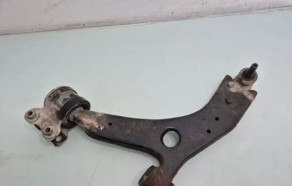 Volvo V50 Front lower control arm/wishbone 