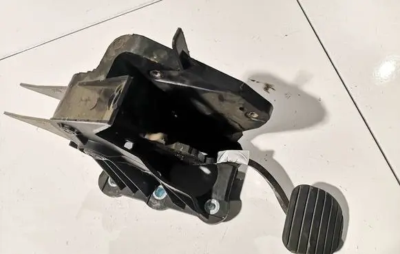 Renault Laguna III Clutch pedal 