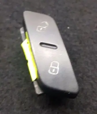 Volkswagen PASSAT B7 Central locking switch button 3AA962126