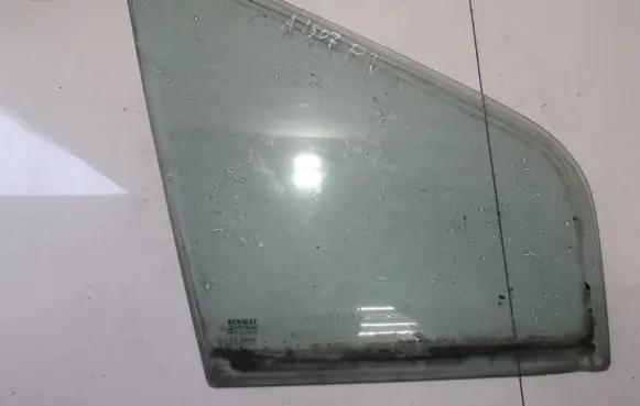 Renault Scenic I Front door vent window glass four-door 