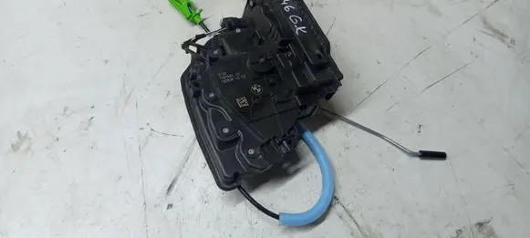 BMW 2 F46 Rear door lock 18283810