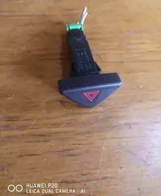 Volvo V70 Hazard light switch 9441045 00W071