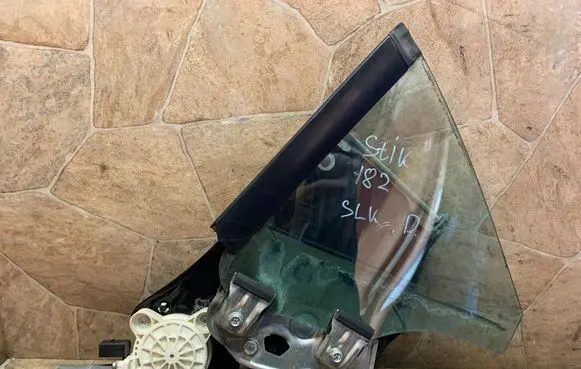 Mercedes-Benz SLK R172 Front vent window/glass (coupe) A1729062400