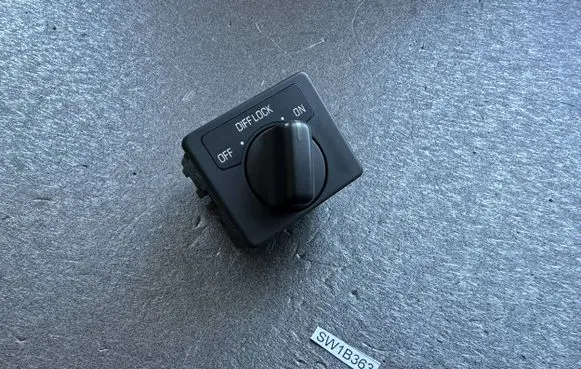 Nissan Patrol Y61 Differential lock switch 25535VB000