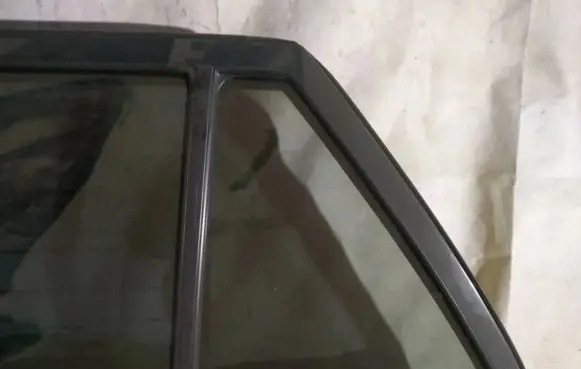 Toyota Avensis T250 Rear vent window glass 