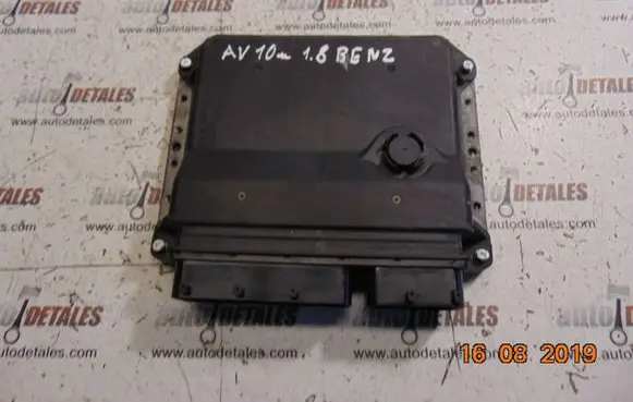 Toyota Avensis T270 Engine control unit/module 8966105D81 MB2754001141