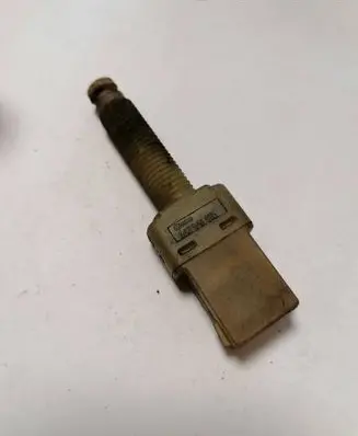 Volkswagen PASSAT B5 Brake pedal sensor switch 443945515