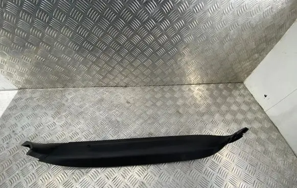Tailgate trim
