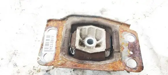 Engine mount bracket