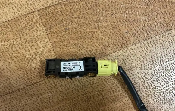 Nissan Primera Airbag deployment crash/impact sensor 98830AY00A 102008 0285003019