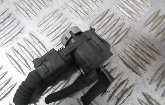 Audi A4 S4 B6 8E 8H Turbo solenoid valve 1j0906283c