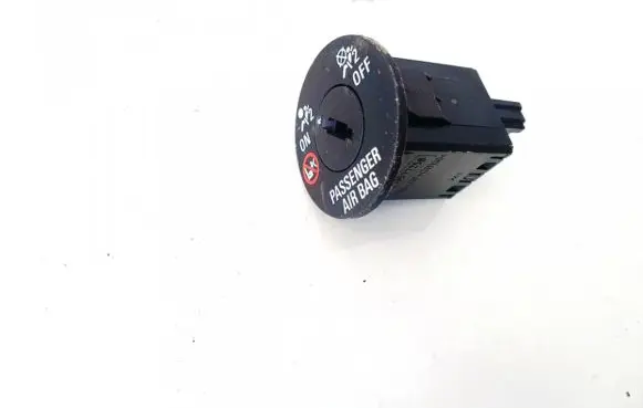 Passenger airbag on/off switch