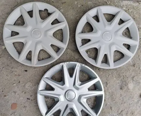Ford Fiesta R15 wheel hub/cap/trim H1BC-1130-CB