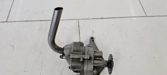 Mercedes-Benz Vito Viano W639 Oil pump 6111810201