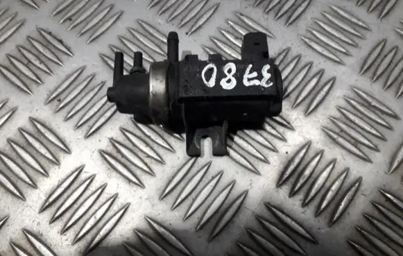 BMW 5 E39 Turbo solenoid valve 2246175 72190323