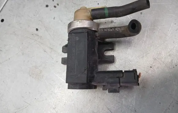 Peugeot 308 Coolant heater control valve 9661960380