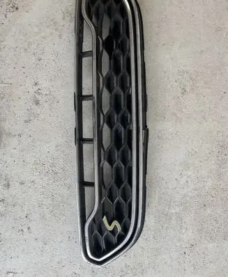 Mini Cooper Countryman F60 Front bumper upper radiator grill 7405406