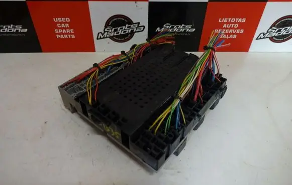 Volvo S60 Fuse module 08679899