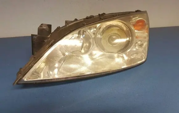 Ford Mondeo Mk III Headlight/headlamp 1S7113006CM 0301174271