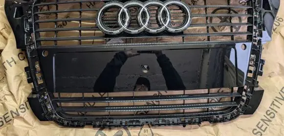 Audi A3 S3 8P Front bumper upper radiator grill 8P0853651M