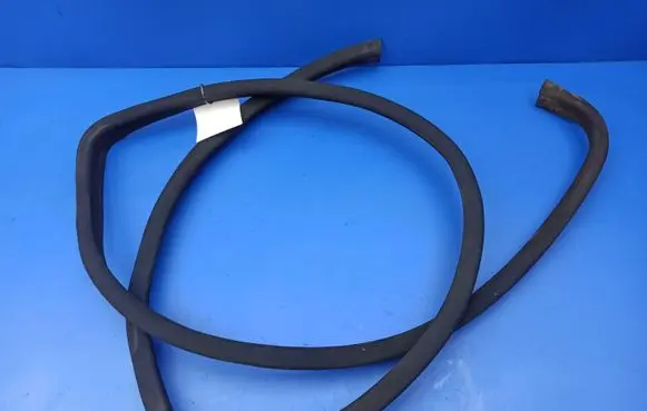 Mercedes-Benz S W140 Rear door rubber seal (on body) 