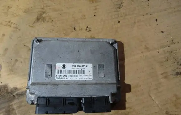 Skoda Fabia Mk1 (6Y) Engine control unit/module 03D906033C 3PG1509 5WP4029202