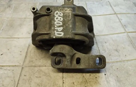 Volkswagen Touran I Engine mount bracket 1K0199262AT
