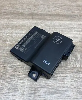 Audi A5 8T 8F Gateway control module 8T0907468K
