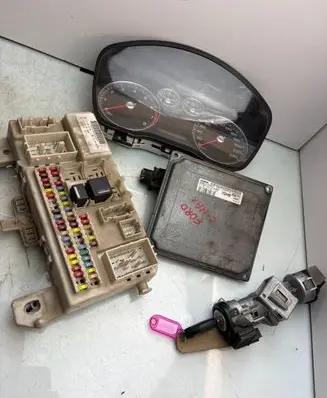 Ford C-MAX I Engine control unit/module 7M5112A650KB