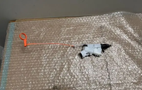 Subaru Forester SK Fuel tank opening switch 