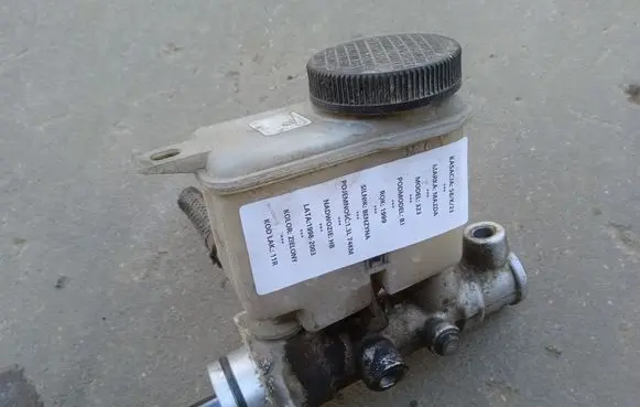 Mazda 323 Brake booster