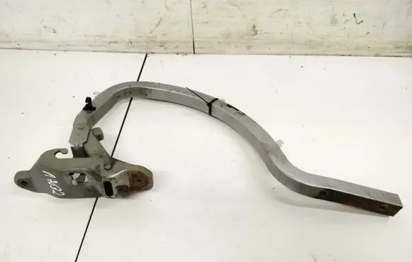 Subaru Legacy Tailgate/trunk/boot hinge