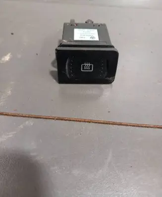Volkswagen Golf IV Windscreen/window heater switch 1J0959621C
