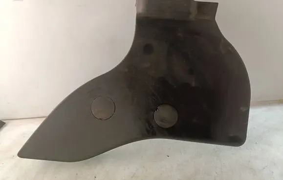Volkswagen PASSAT B5.5 Other engine bay part 8D0133849A WJD80887