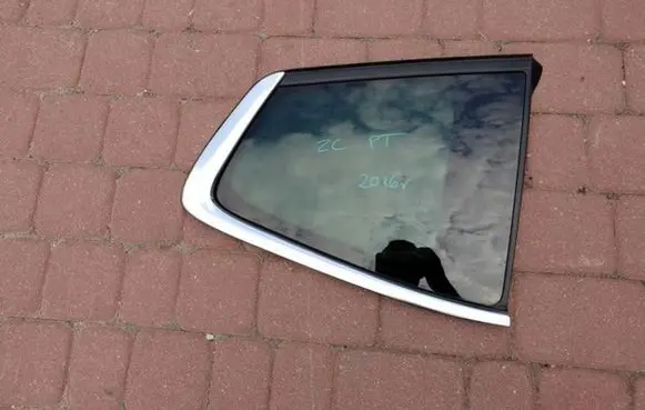 Opel Zafira C Rear windscreen/windshield window 
