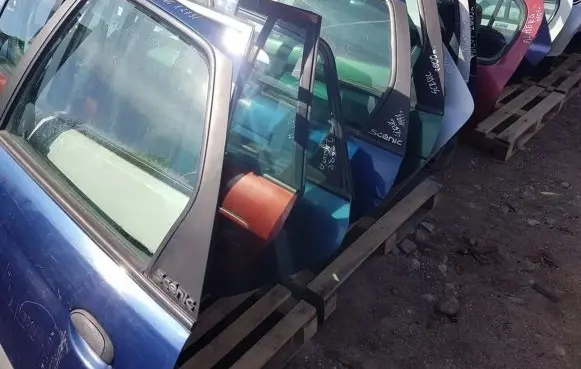 Mazda 626 Rear door rudos