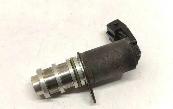 BMW 1 E81 E87 Camshaft vanos timing valve 7549846