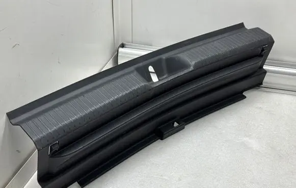 Trunk/boot sill cover protection