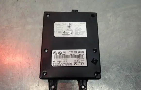 Skoda Roomster (5J) Bluetooth control unit module 7P6035730N