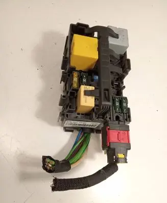 Peugeot 308 Fuse module 9806192580 2010EC0Y01 66652X