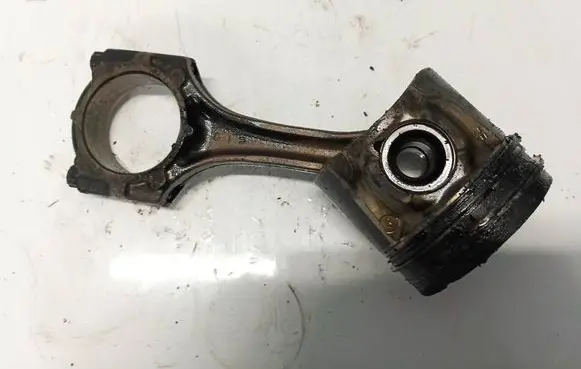 Toyota Avensis T250 Piston with connecting rod 