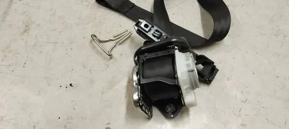 Audi A3 S3 8V Front seatbelt 8v3857705d