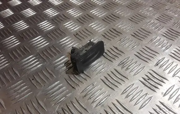 Renault Megane II Tailgate opening switch 