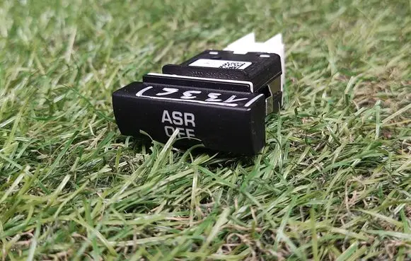 Traction control (ASR) switch