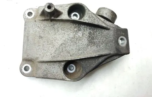 BMW 5 F10 F11 Engine mounting bracket 6777623