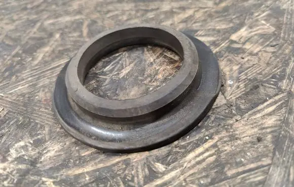 Maserati Coupe Rear coil spring rubber mount 386601397