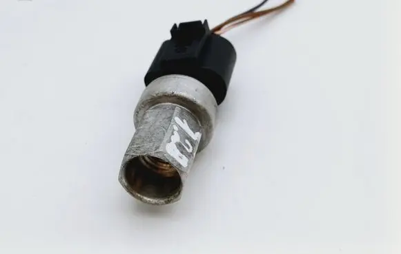 Volkswagen Polo IV 9N3 Air conditioning (A/C) pressure sensor 